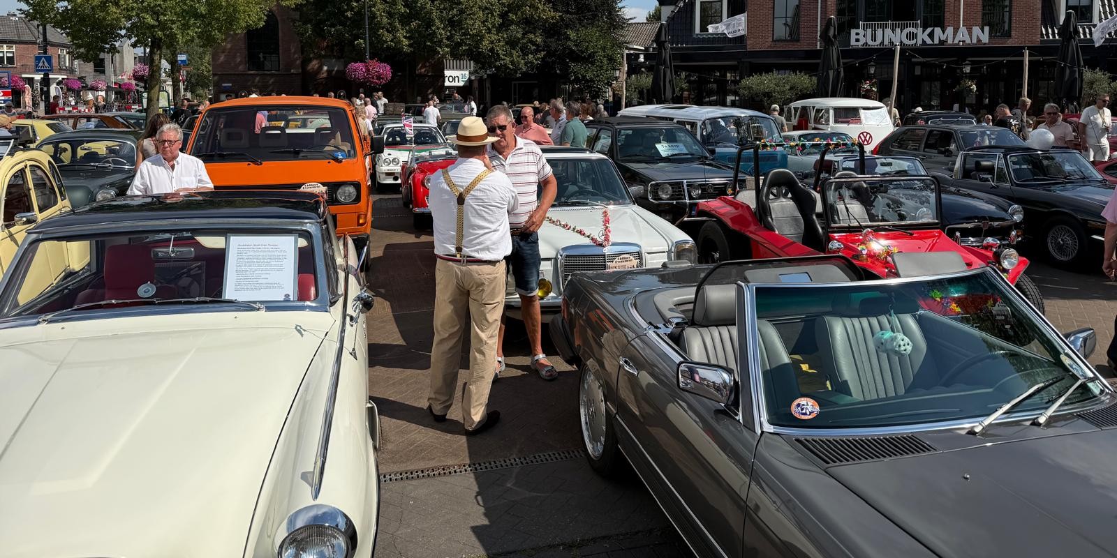 Het begon met wat flyers, nu staan er 900 oldtimers in Voorthuizen