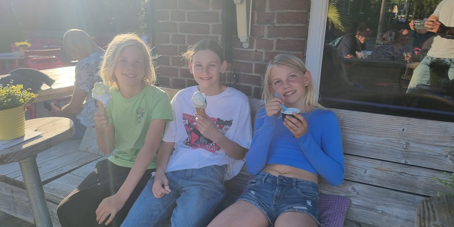 Foto: Niek en Cynthia vormen buurtgezin voor Romy (11): ‘Je deelt je eigen geluk’