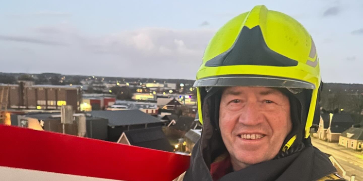 Foto: Gemeentelijke erepenning voor brandweerman Barend Bosman