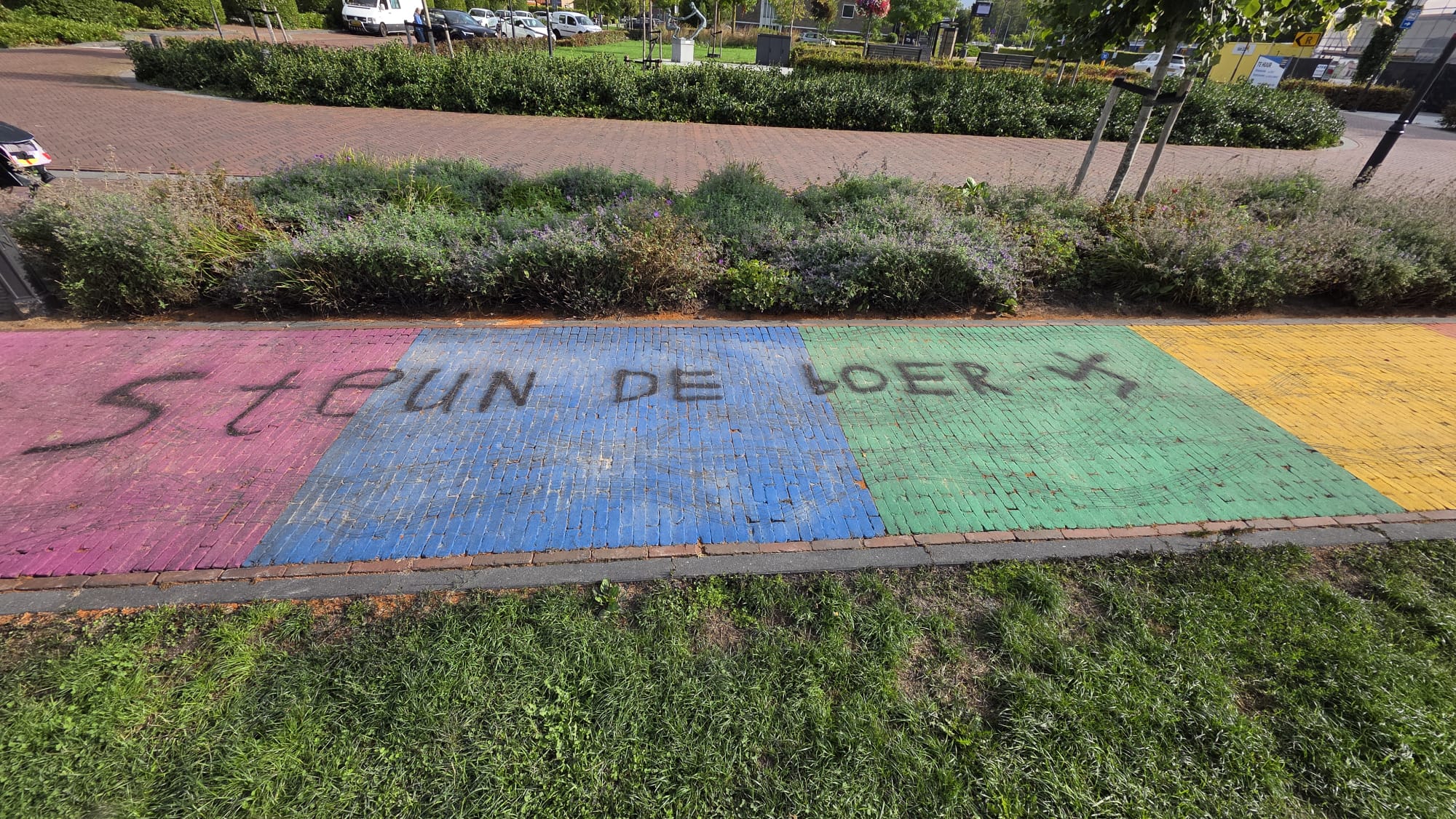 Foto: Regenboogpad doelwit van vandalisme, maar extra maatregelen blijven beperkt