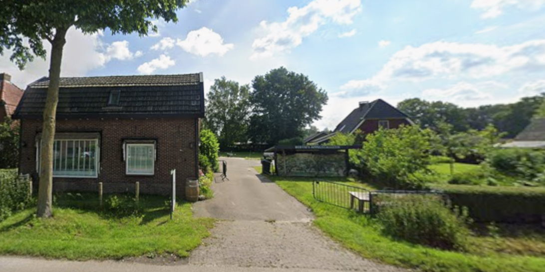 Foto: Paarden en illegale bouwwerken moeten weg van erf, gemeente dreigt met dwangsom