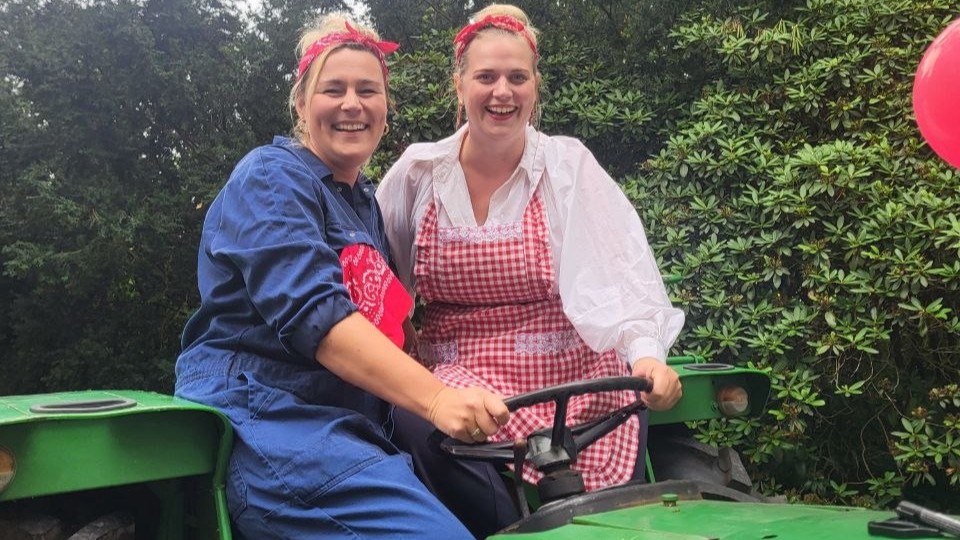 Foto: Drie teamleden staan stil bij 10-jarig jubileum Welgelegenhuis Nunspeet: ‘Ik hoop hier nog heel lang rond te lopen’