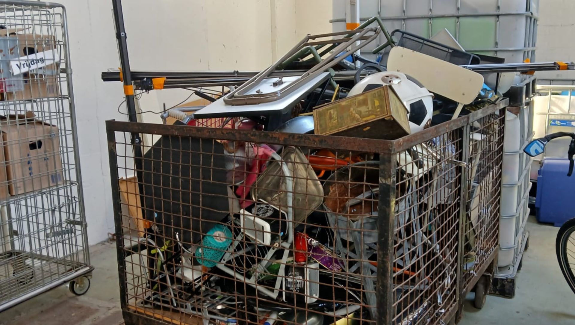 Foto: Kattenpis en muizenkeutels tussen donaties: kringloop Elburg betaalt de rekening