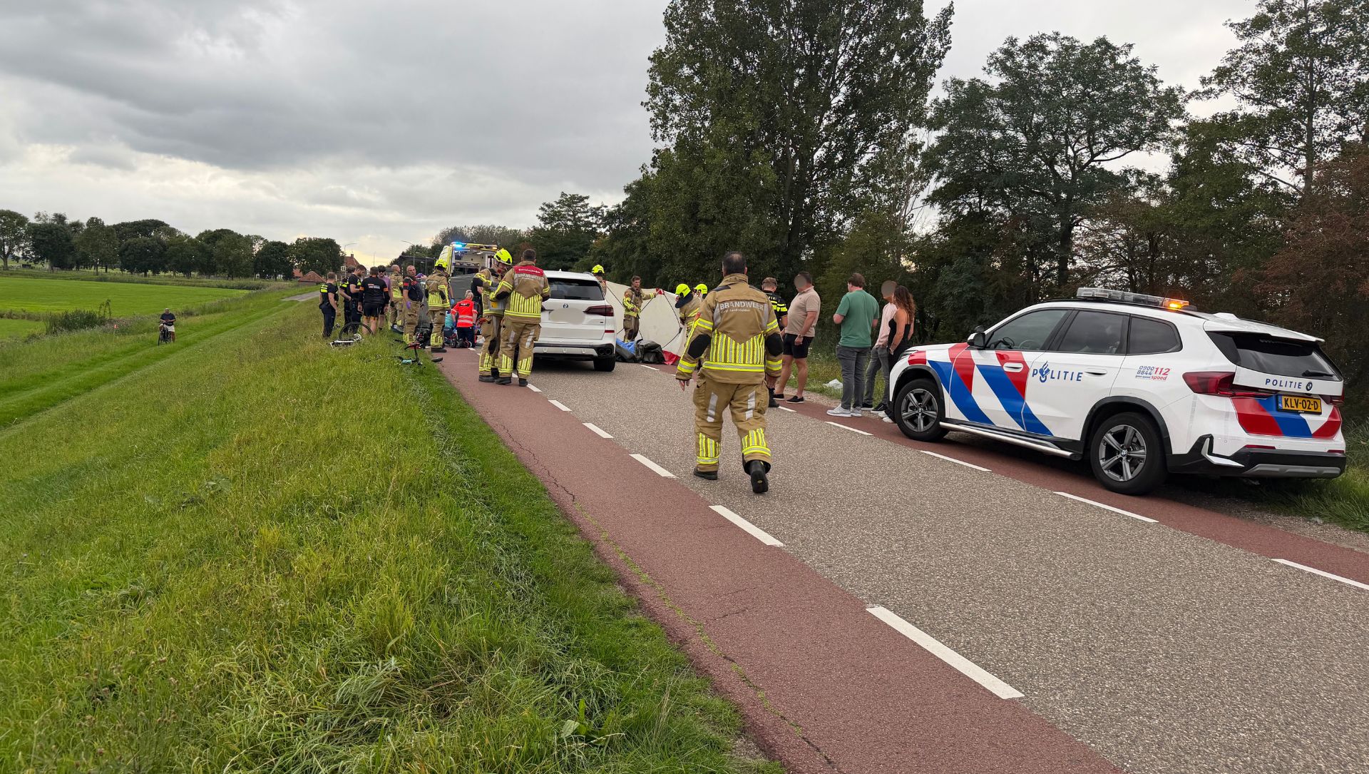 Foto: Wielrenner overleden na zwaar ongeval op Zeedijk in Nijkerk