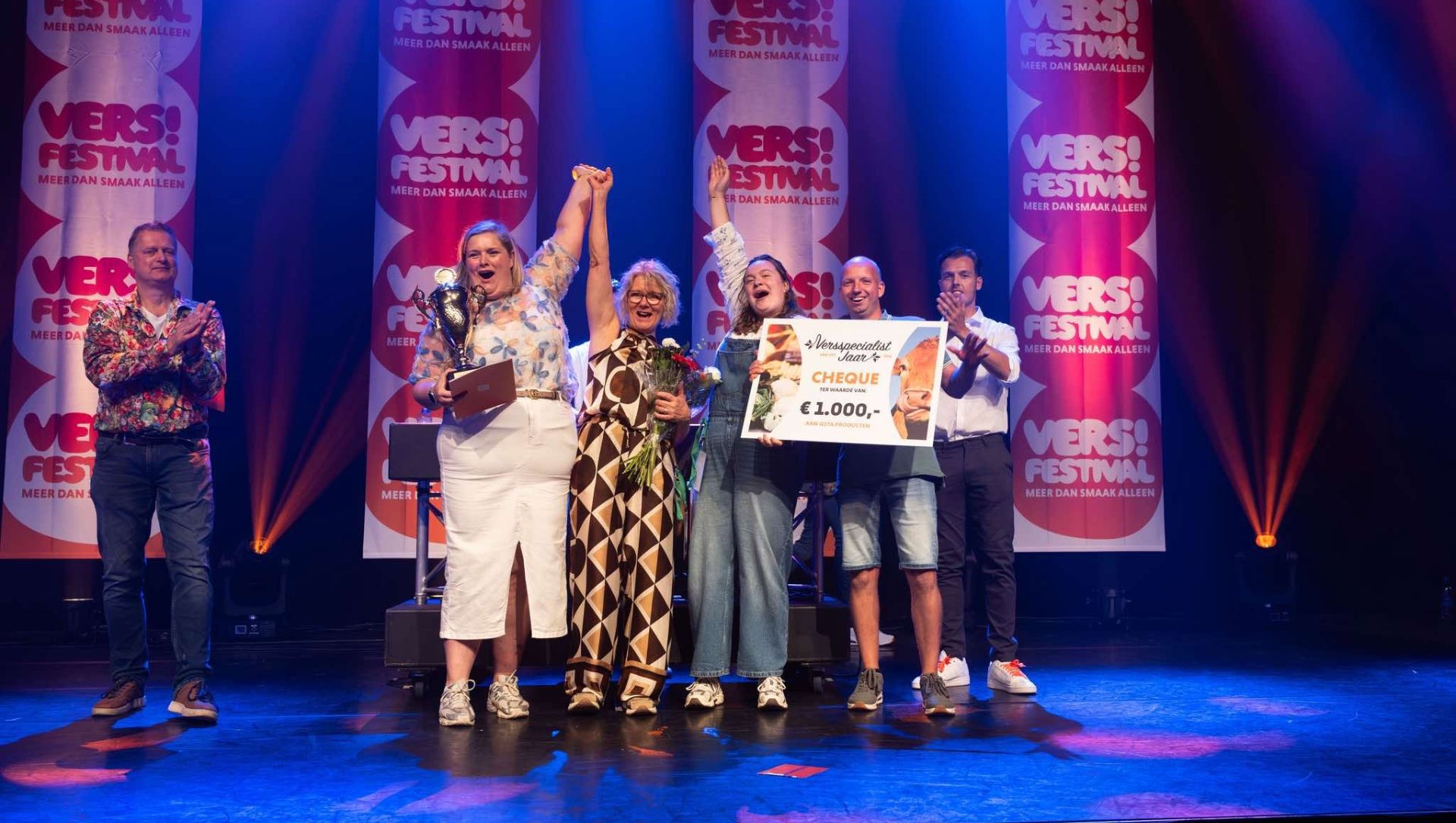 Foto: Prijs voor beste boerderijwinkel naar Oldebroek: ‘Deze is voor jou, pap’