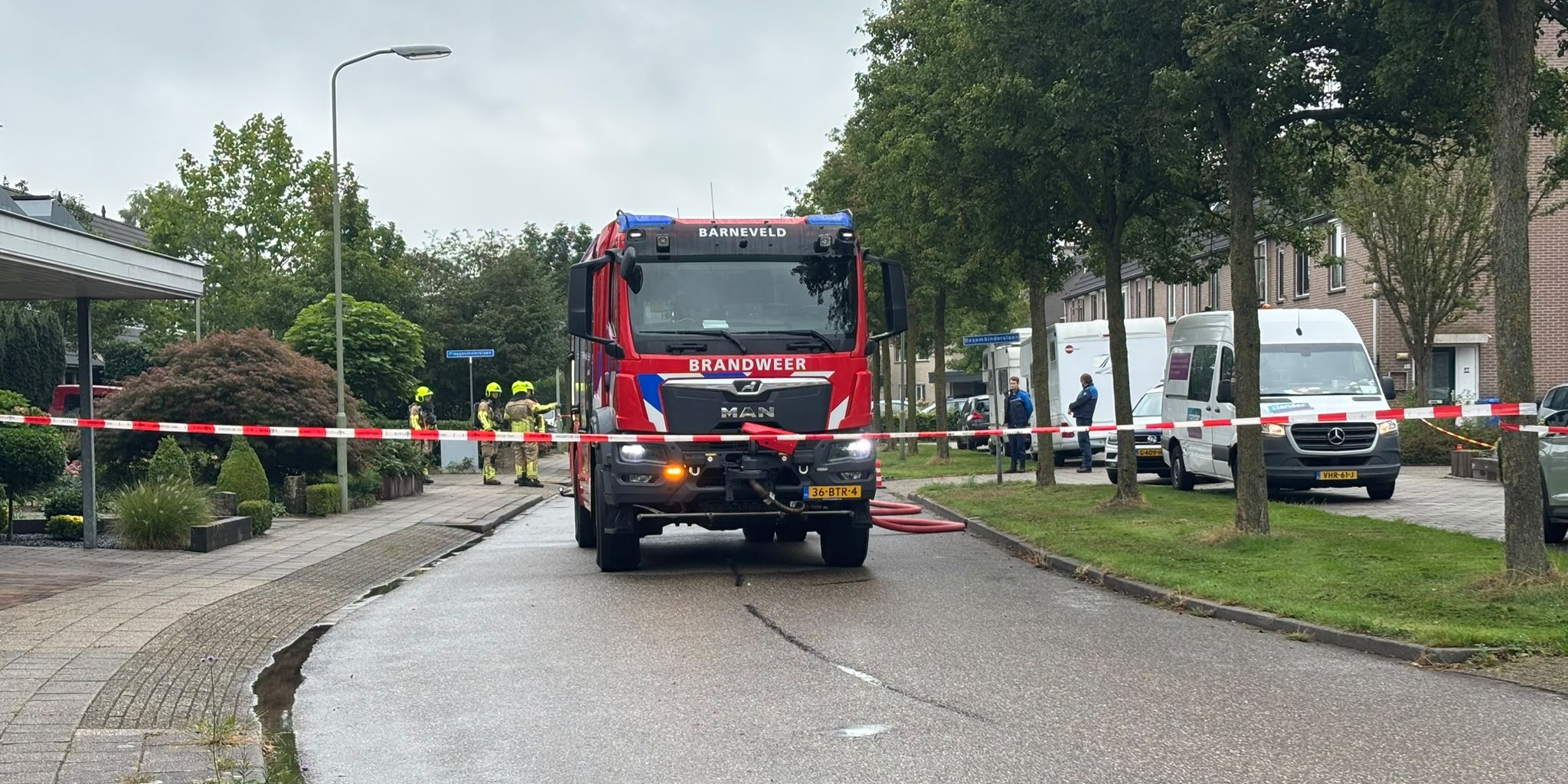 Straten in Voorthuizen ontruimd vanwege gaslucht uit riool
