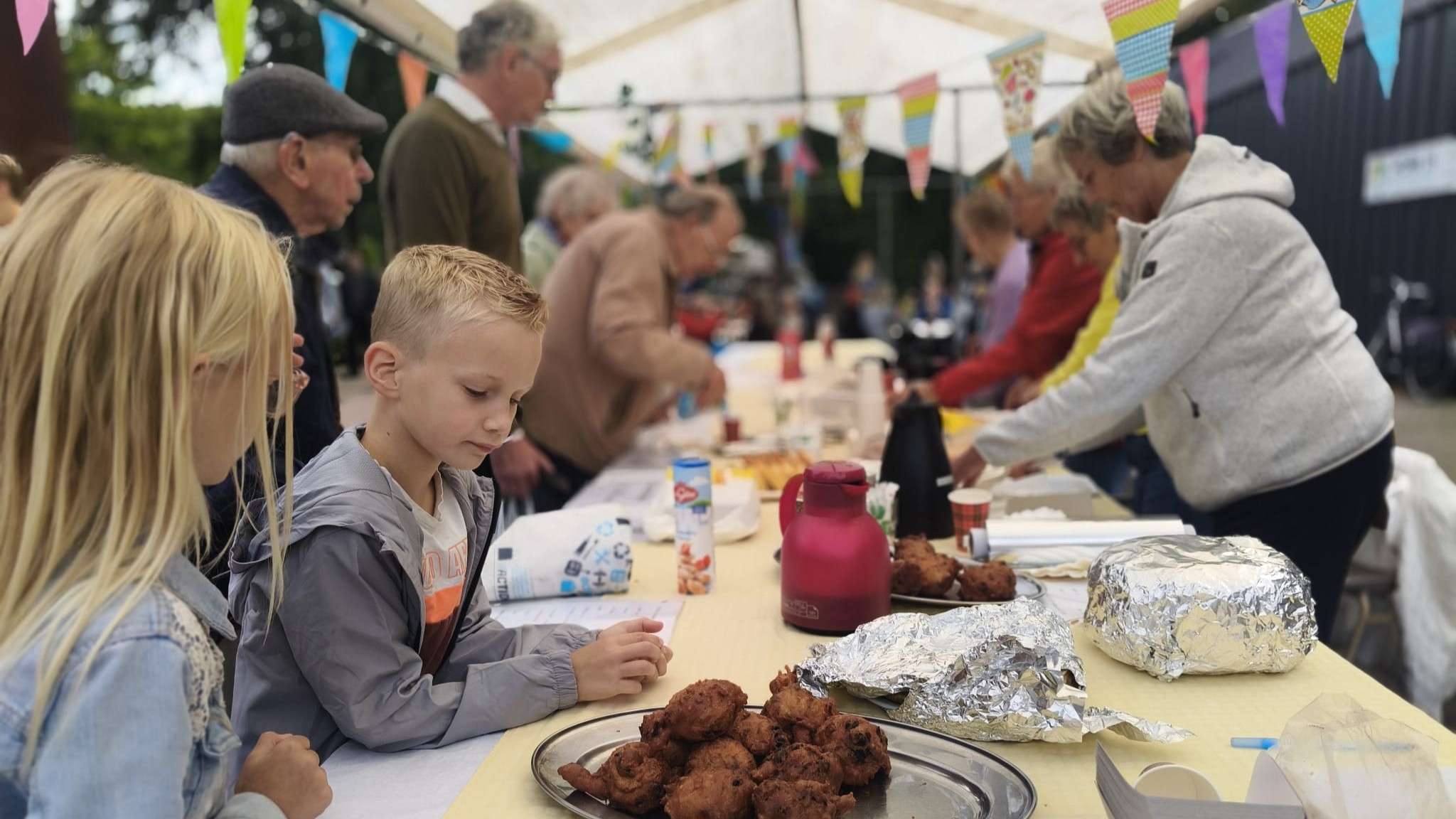 Foto: Jaarlijkse Venstermarkt keert terug: 'Zonder vrijwilligers niet te doen'