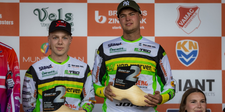 Foto: Ruben van Werven en Janick Buitenhuis rijden naar podiumplaats in Varsseveld