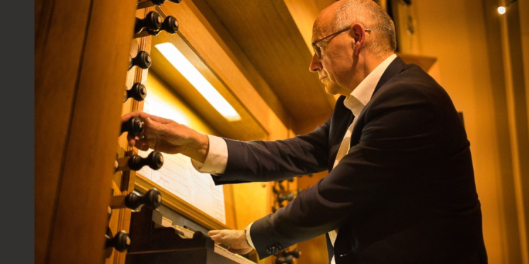Foto: Organist Evert van de Veen speelt Psalmbewerkingen in Kampen