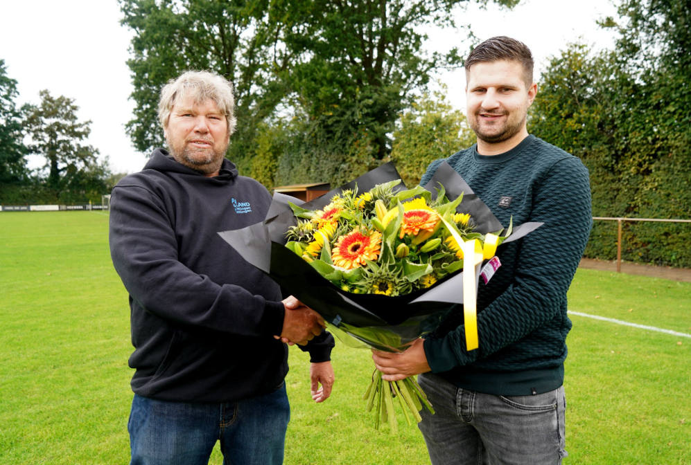 Foto: Palland Schuttingen en Bestratingen opnieuw bordsponsor VSCO'61