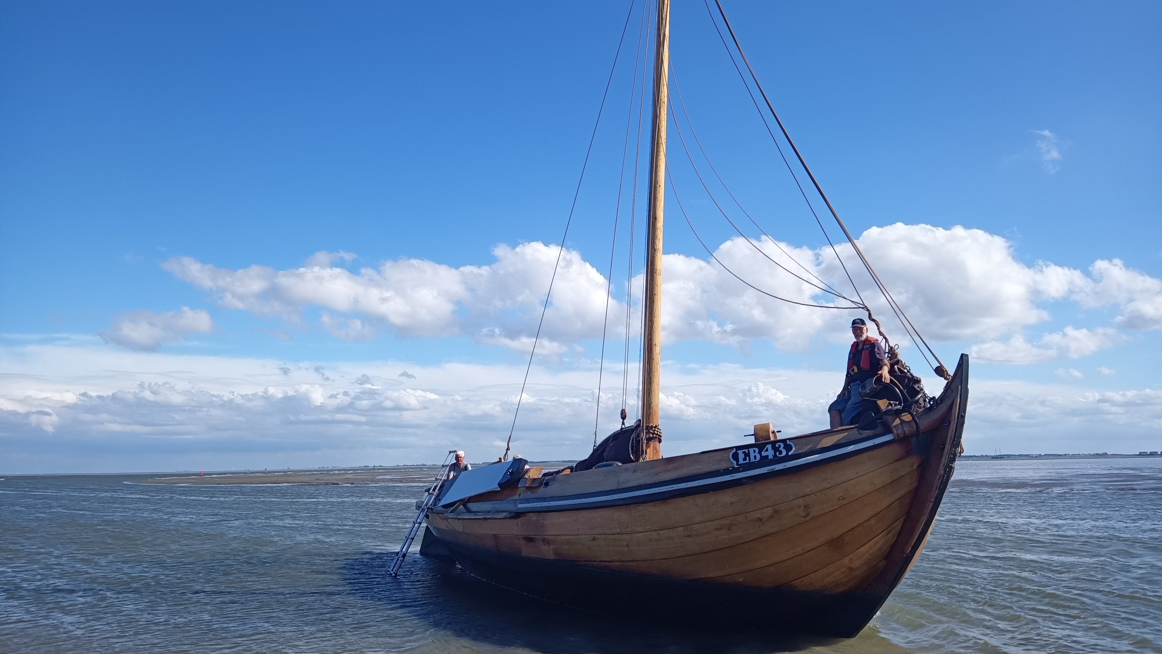 Foto: Met het onderhouden van oude botters houdt Peter de visserijhistorie van Elburg in stand