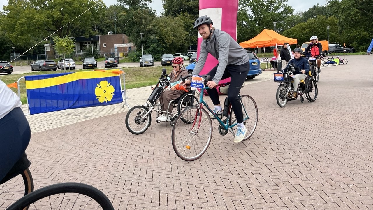 Foto: Tweede editie Handbike Toertocht: 'Mensen van vorig jaar doen weer mee'