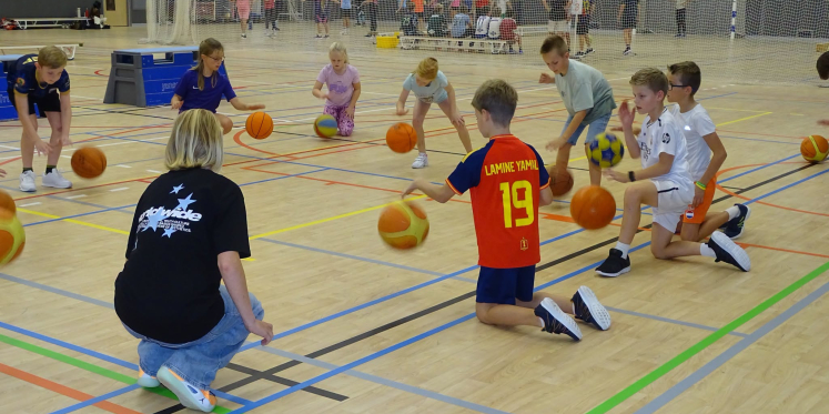 Foto: Ruim honderd kinderen maken kennis met verschillende sporten