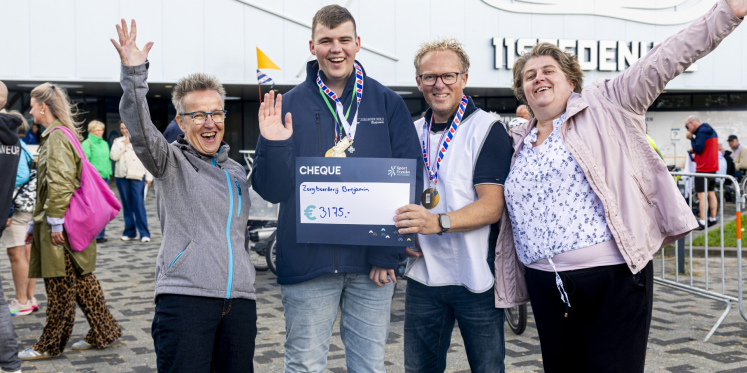 Foto: Thomas fietst €3.350 bij elkaar voor Zorgboerderij Benjamin