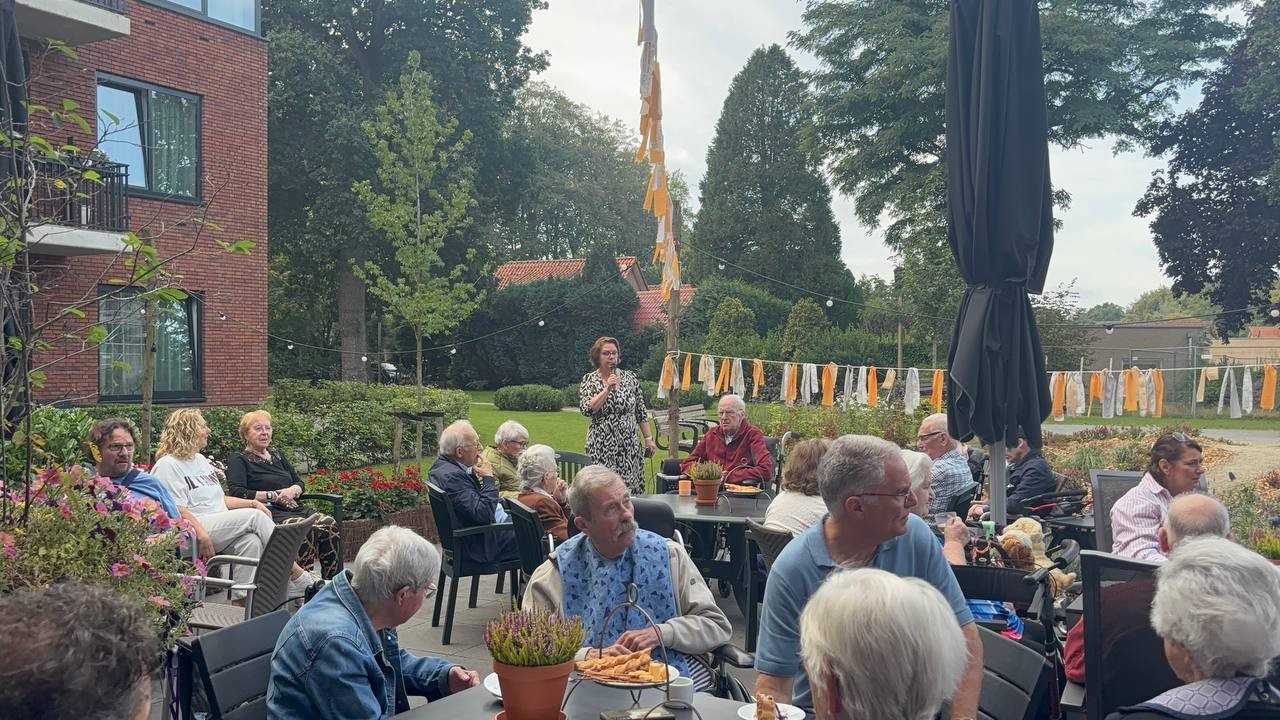 Foto: Zorghuis Bunterhoek opent nieuwe tuin: ‘Veluwe proberen na te bootsen’