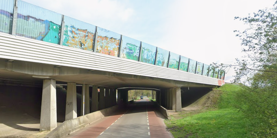 Foto: Wolweg in Stroe tot december dicht door werkzaamheden aan viaduct