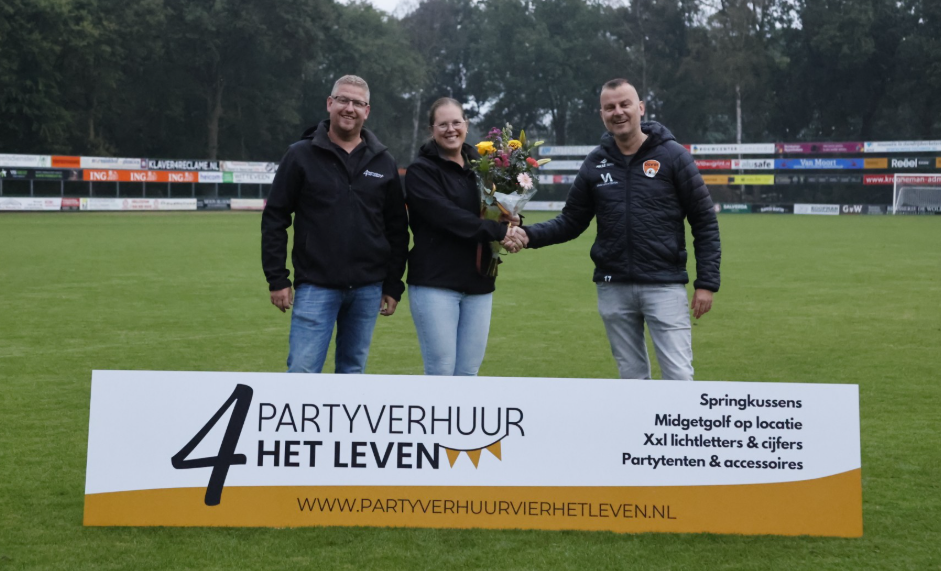 Foto: Nieuwe bordsponsor voor DSV’61
