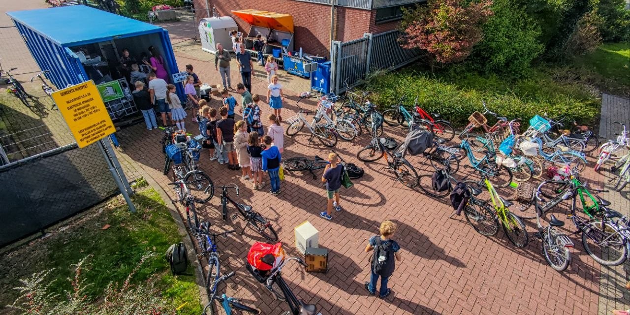 Foto: Oude apparaten, nieuwe kansen: Ds. C. de Ridderschool strijdt in E-waste Race