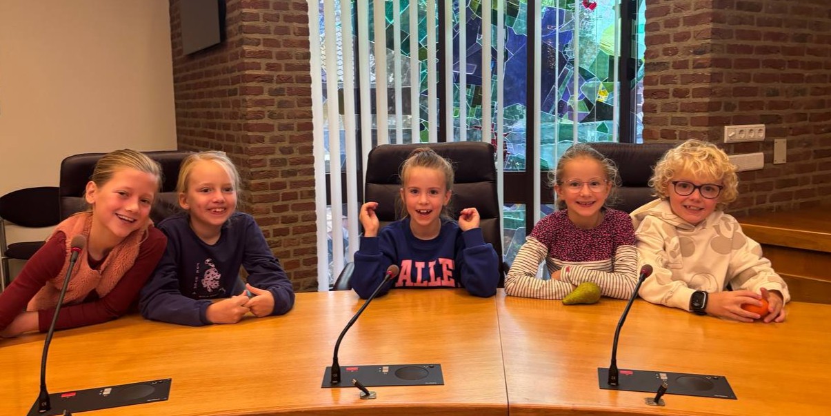 Foto: Politiek op het menu? Deze kinderen schoven aan bij het ontbijt