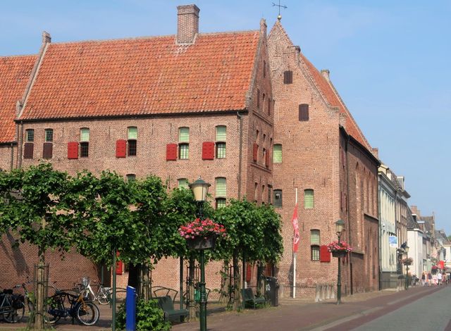 Foto: Klankenklooster: Guus Westerdorp zingt Ramses Shaffy