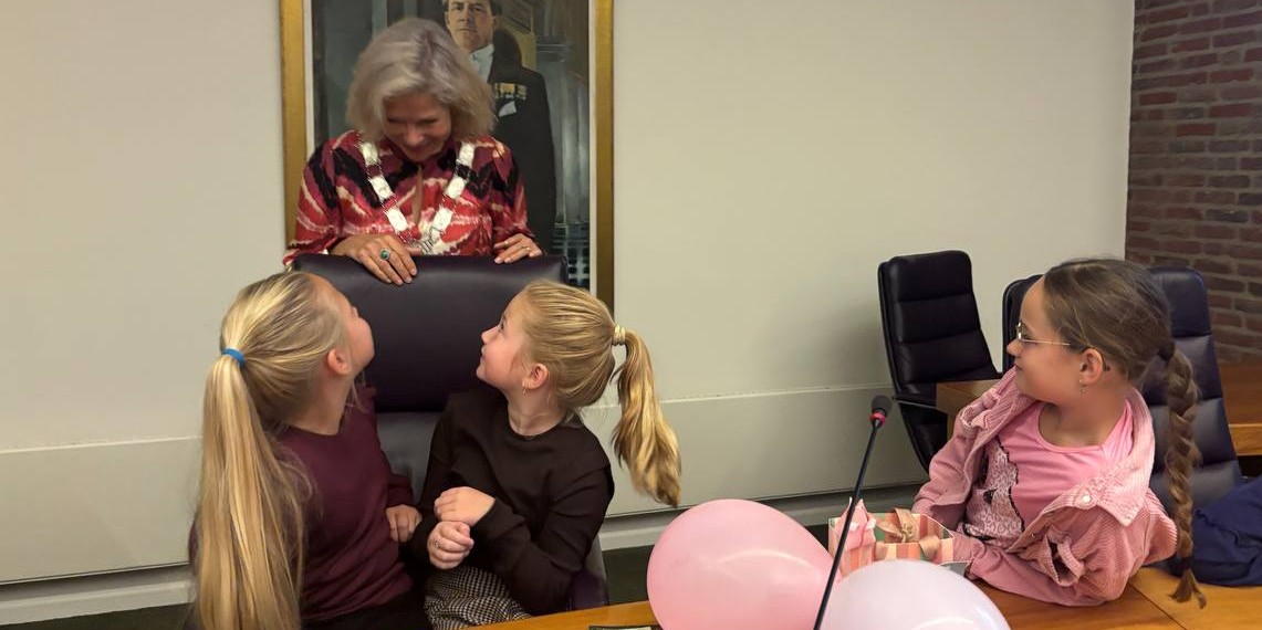 Foto: Politiek op het menu? Deze kinderen schoven aan bij het ontbijt