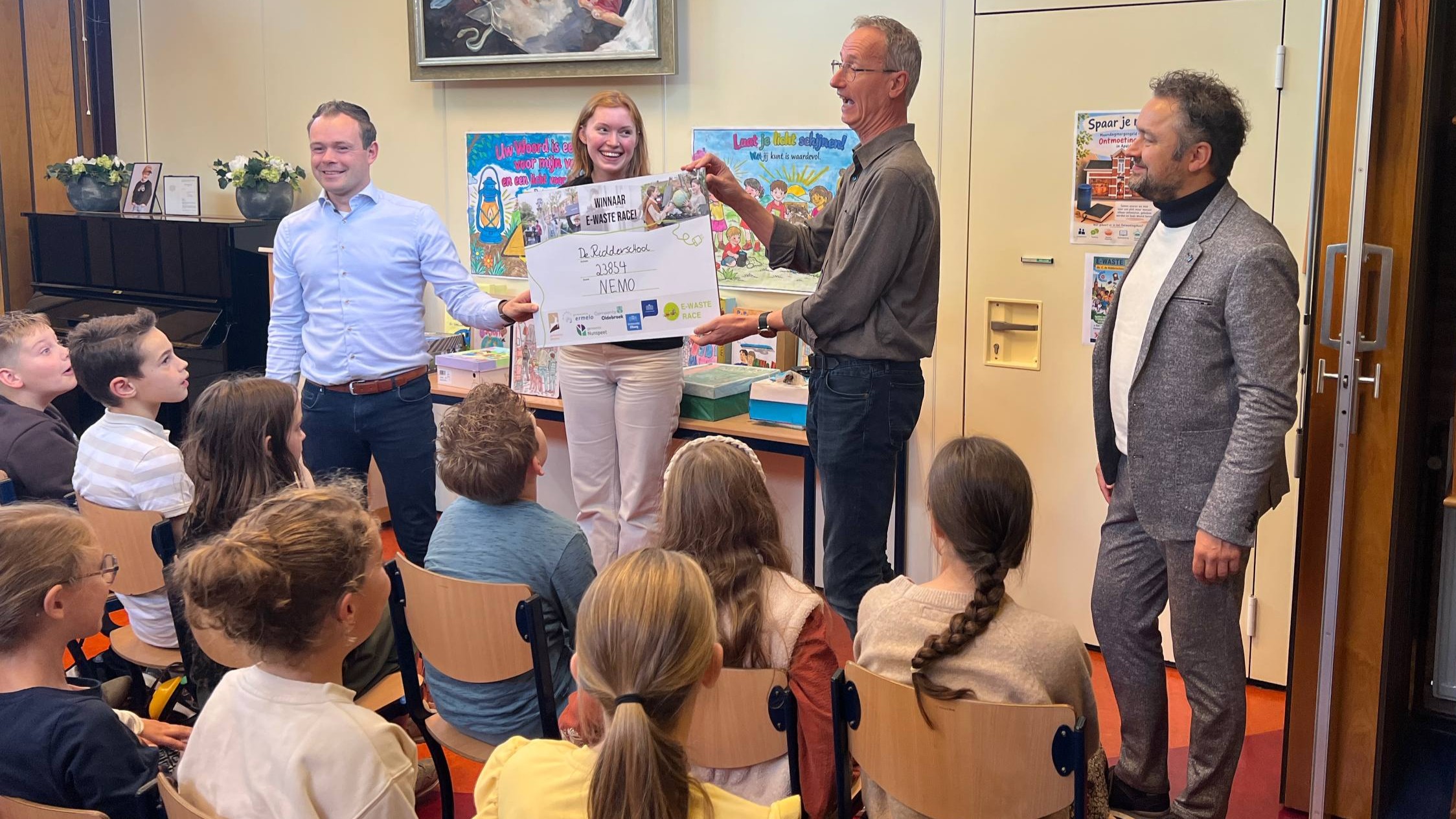 Foto: Ridderschool herpakt koppositie en wint E-waste Race