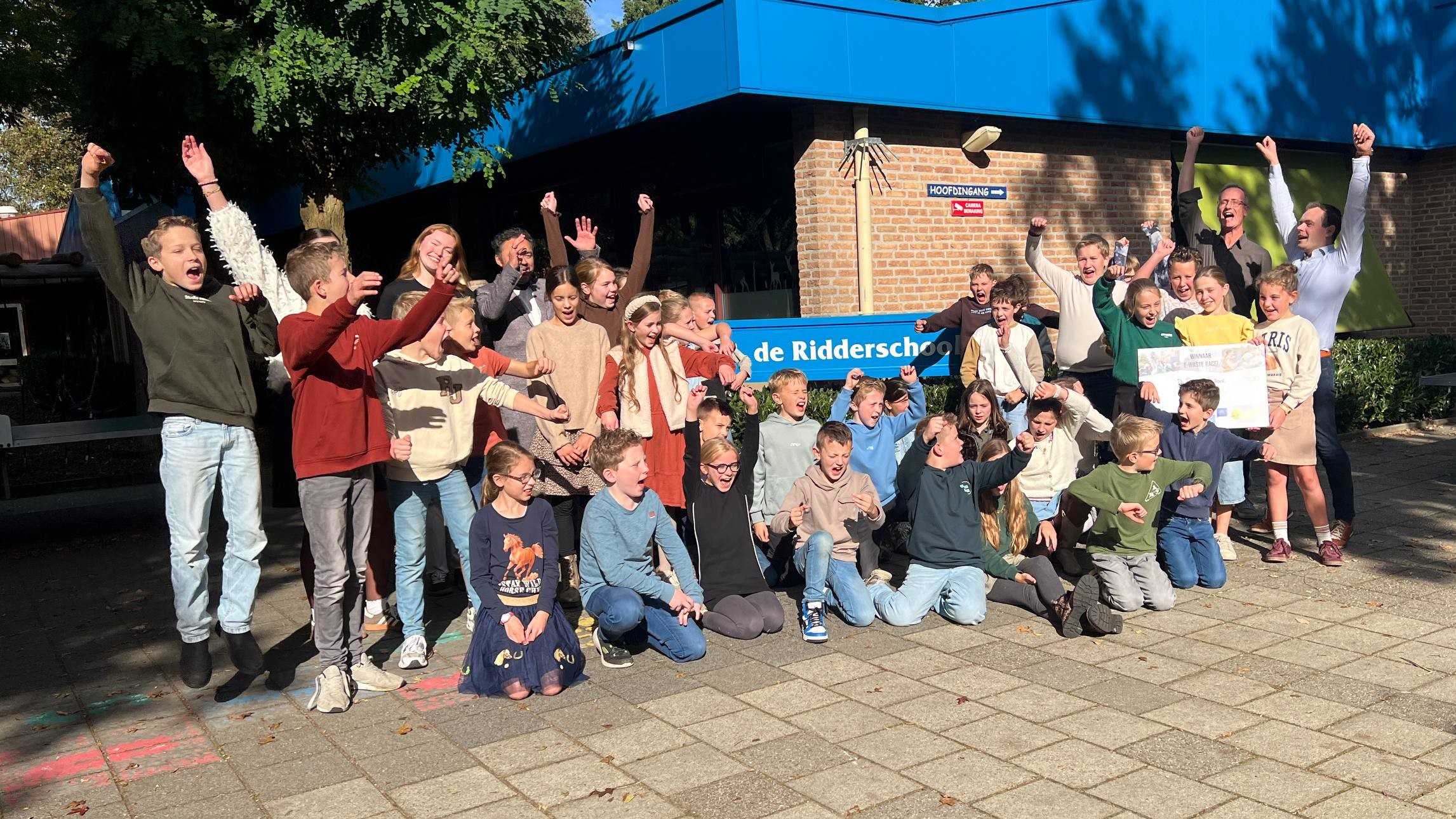 Foto: Ridderschool herpakt koppositie en wint E-waste Race