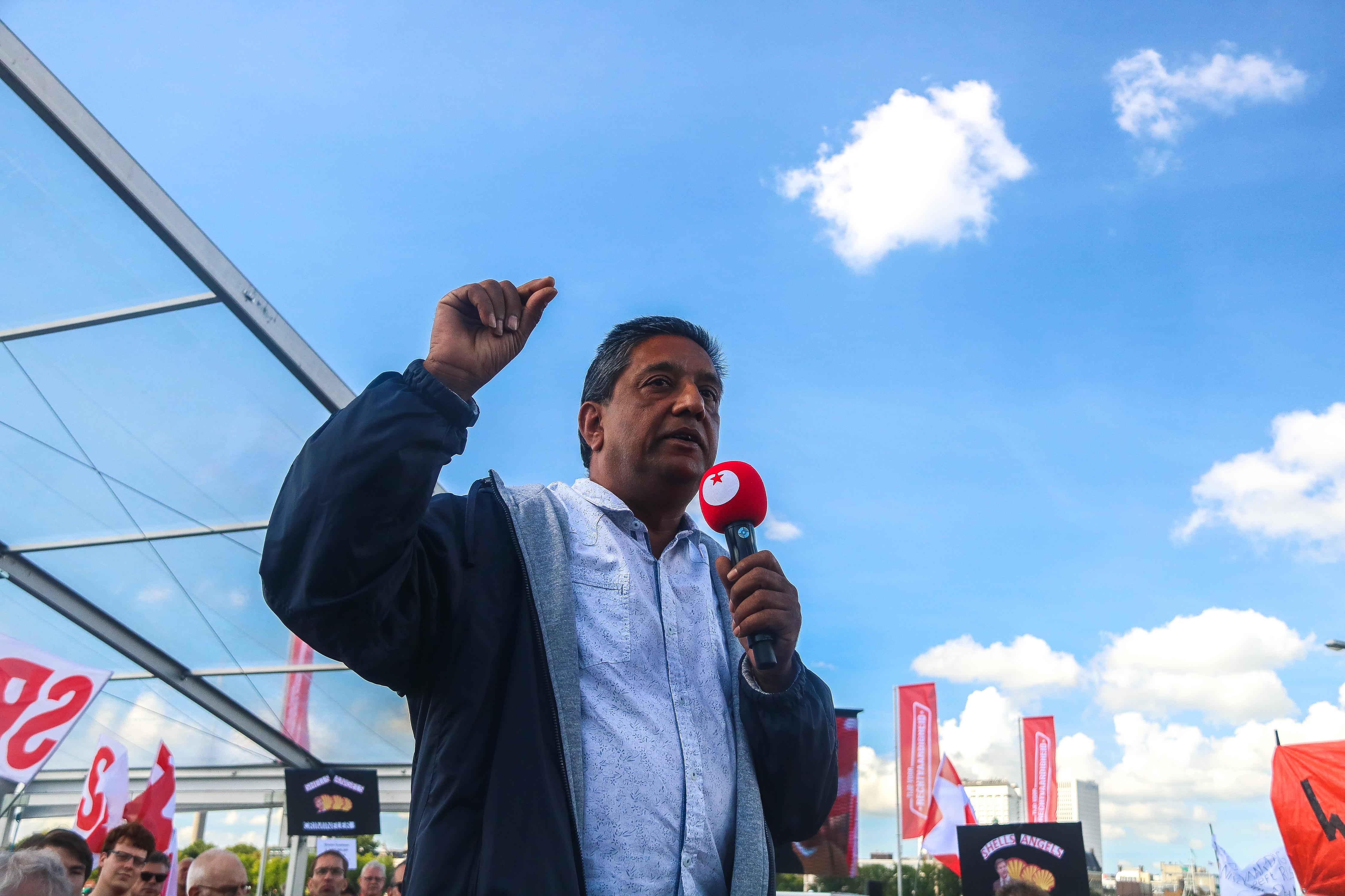 Foto: Prem Radhakishun te gast bij Middag Matinee op LOE FM