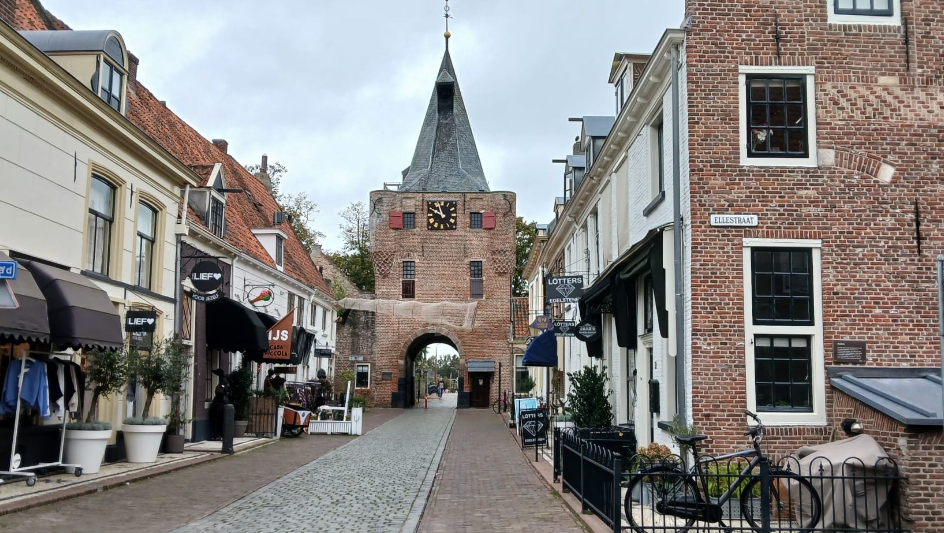 Foto: Zorgen over leegstand in Elburg: winkels moeten ’s zomers verdienen voor de winter