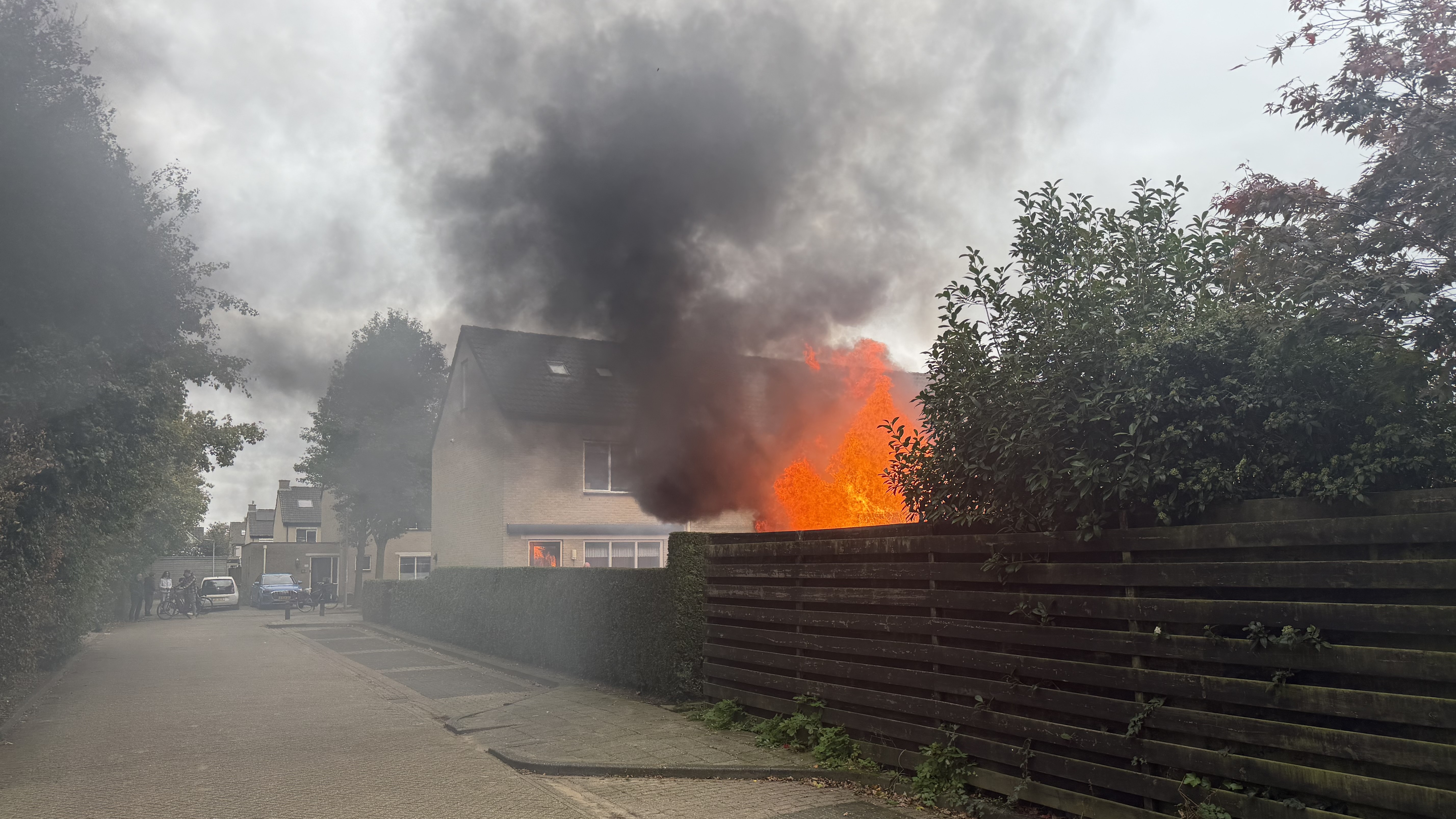 Foto: Schuur in Putten volledig verwoest door brand