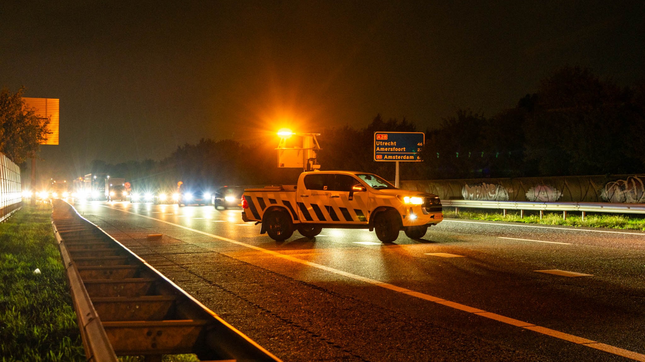Foto: Ongeval met meerdere voertuigen veroorzaakt file op A28 bij Harderwijk