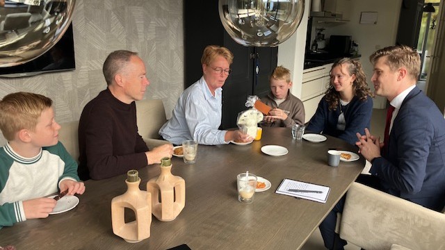 Foto: Minder pleeggezinnen in Ermelo: familie Kuyt deelt ervaringen