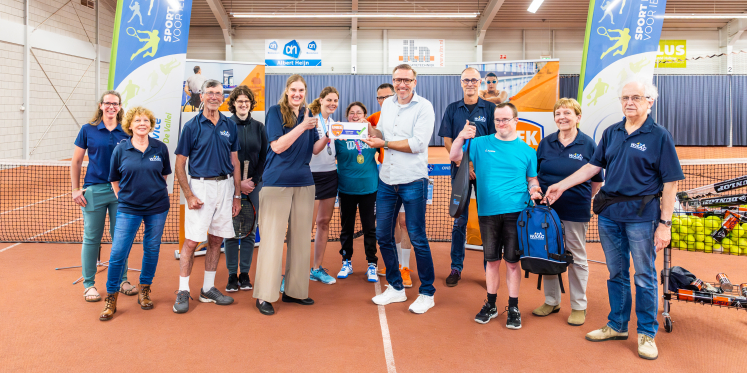Foto: Eerste Uniek Sporten Certificaat voor Sportclub Waag