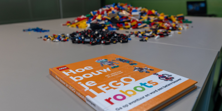Foto: Kinderen bouwen en programmeren met LEGO