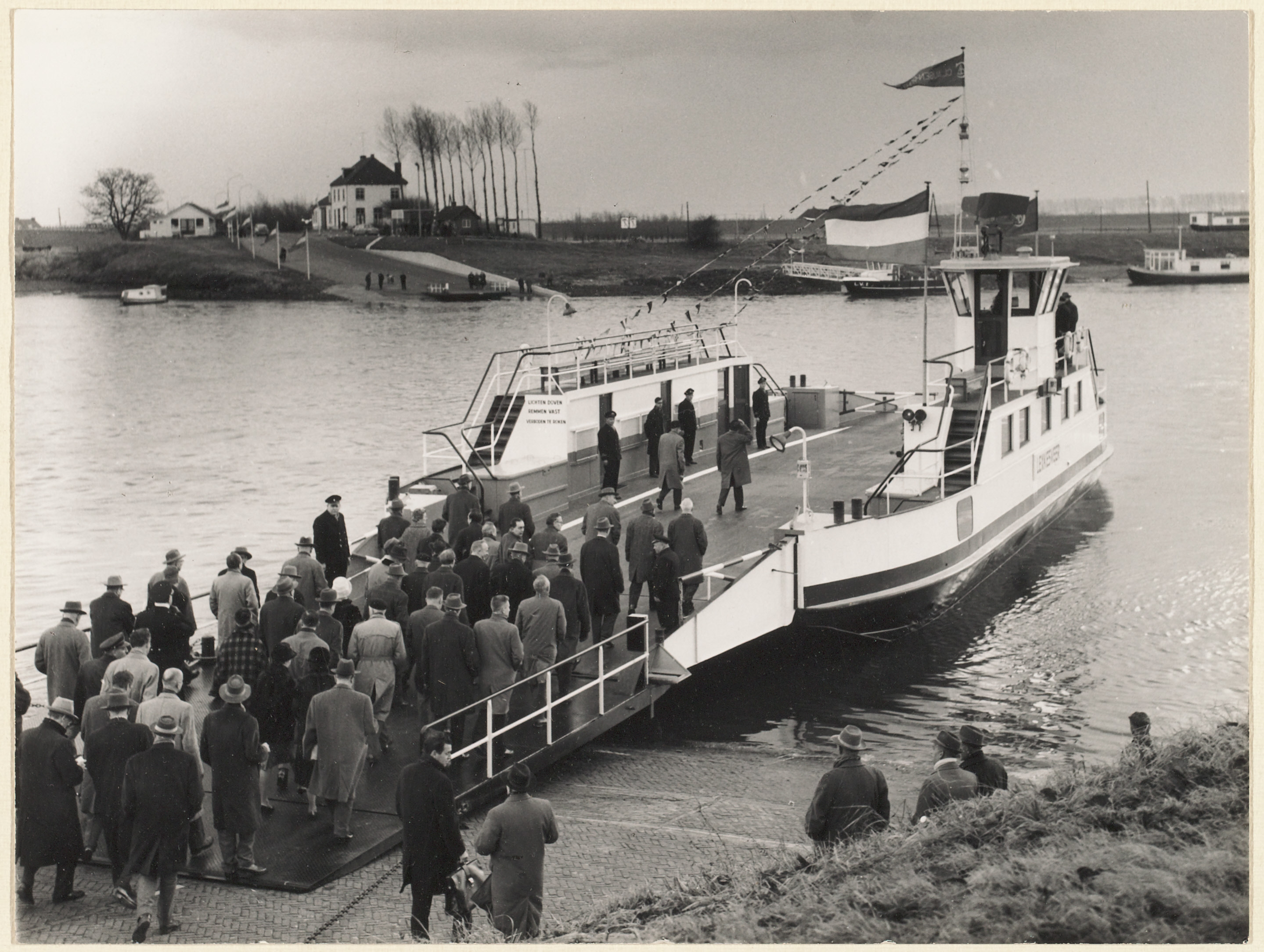 Foto: Veerpont Lexkesveer bestaat 600 jaar